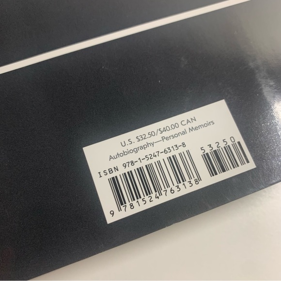 Book: Becoming by Michelle Obama - Picture 4 of 5